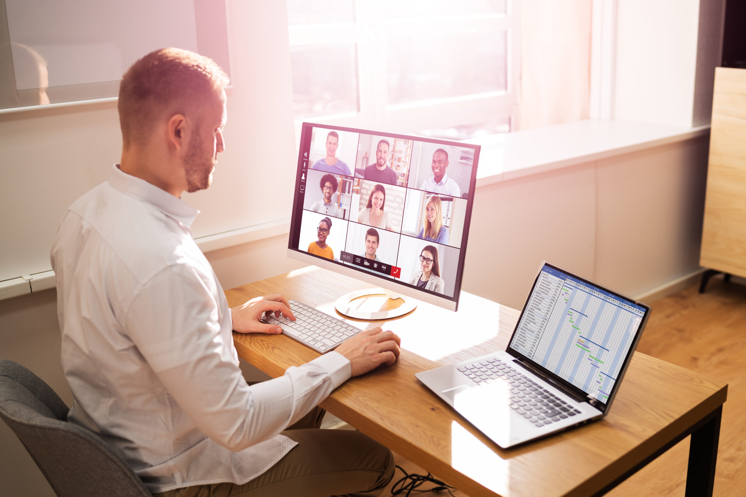 Virtuelle Meetings mit Kollegen:innen aus der ganzen Welt gehören mittlerweile zum Arbeitsalltag in vielen Unternehmen.
